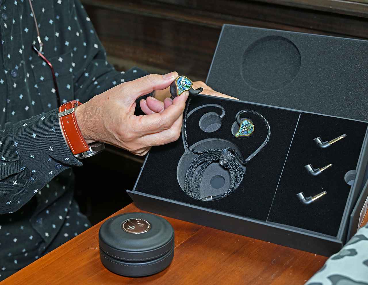 qdcのハイエンドIEM「EMPEROR」で、最高の音楽体験を！ 5 ウェイ15