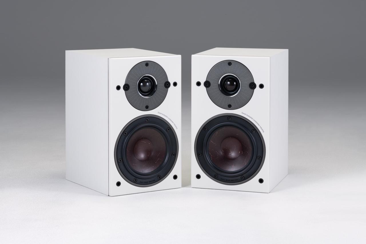 狭小スペースでもこれなら実現可能。最小構成ながら4.0ch再生は効果