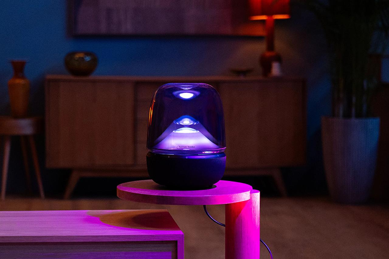 ハーマンカードン、透明ドームが特徴の「Aura Studio」最新モデル登場