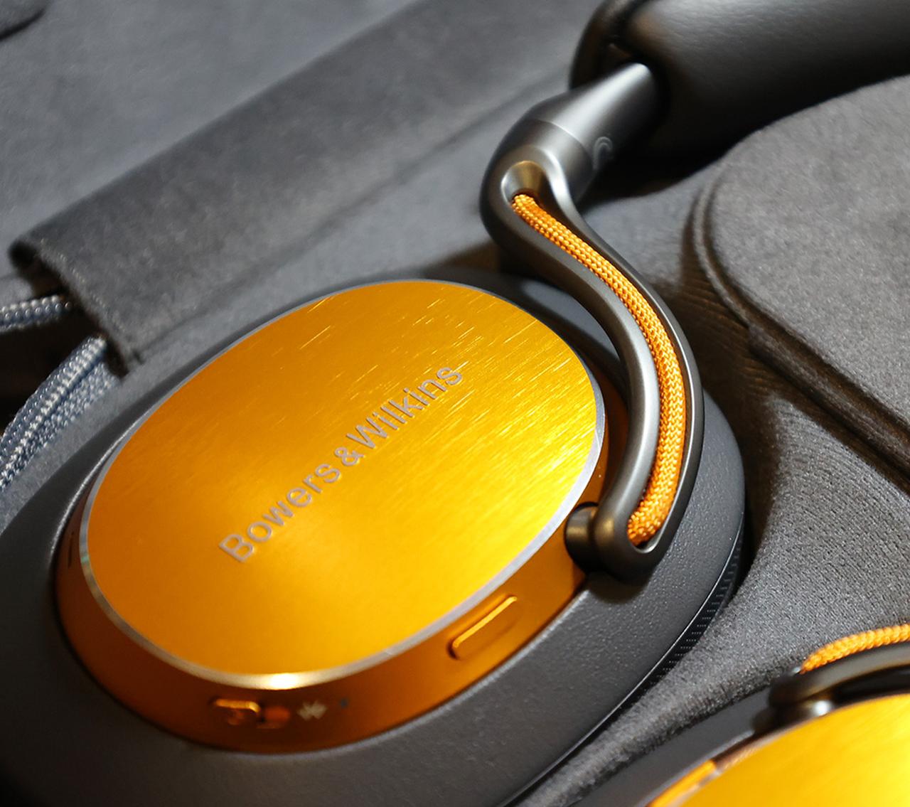 B&Wの人気ワイヤレスヘッドホンに、「Px8 S2 McLaren Edition」が登場