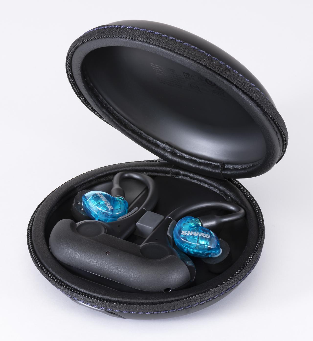 SHUREのイヤホン ケース付き（クリアブルー） SHUREのイヤホン ケース