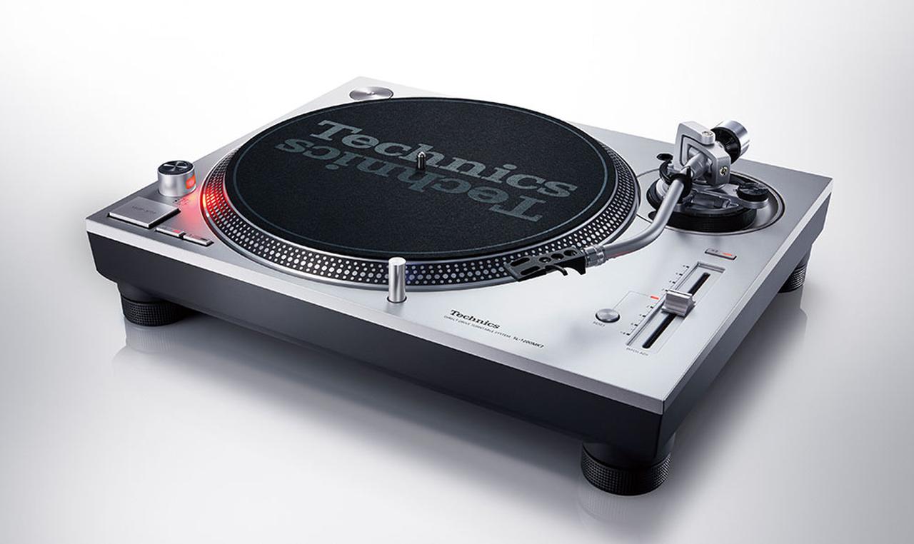 テクニクスのターンテーブル「SL-1200MK7」にシルバーモデルを追加。DJ