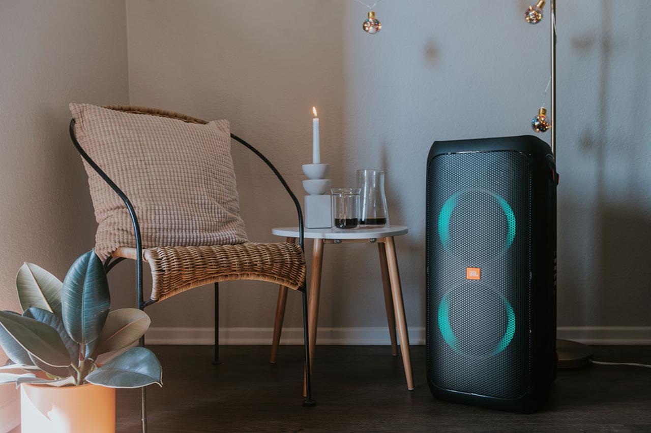 JBLがパーティースピーカー「PartyBox 310」を8月6日に発売。防滴機能