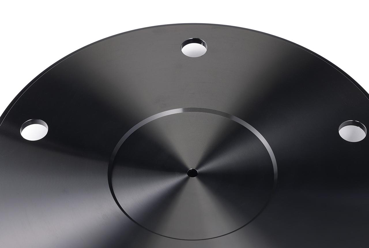 サエクのターンテーブルシート「SS300Mk2」は、神戸製鋼のアルミ合金を