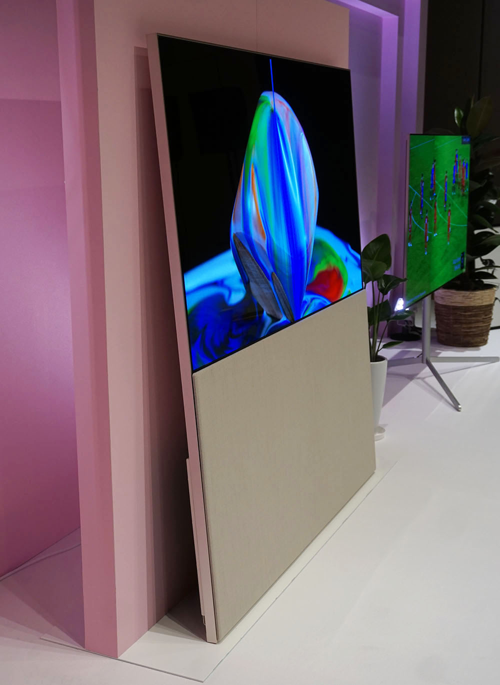 LG 有機ELテレビの 65インチ 美しい細密映像と迫力有る音響ベ LG 有機