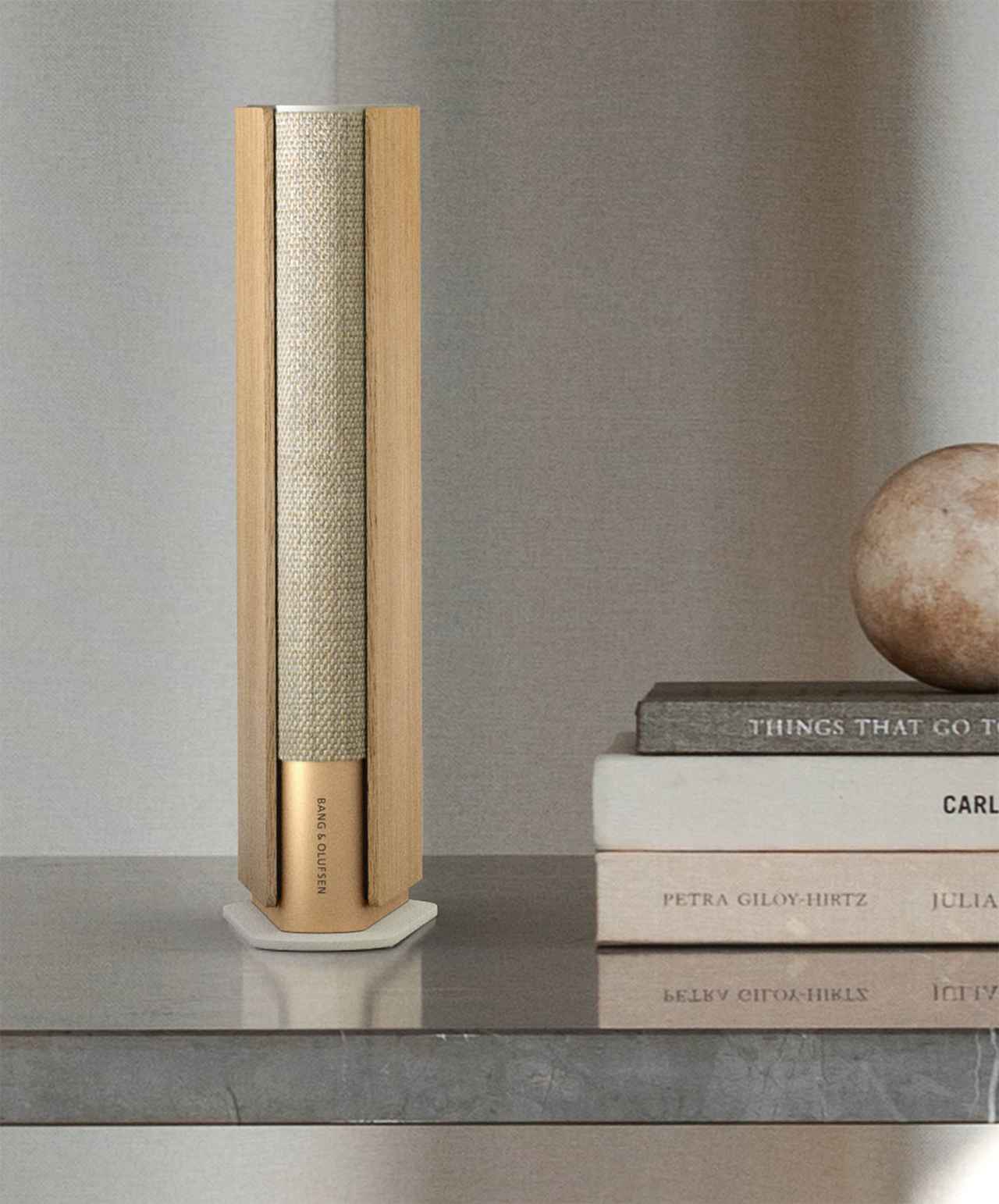 BANG & OLUFSEN が、B5判ブックシェルフ型スピーカー「BEOSOUND EMERGE