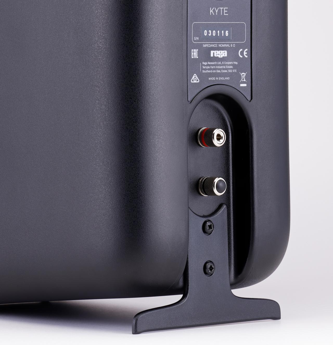 レガのスピーカー「KYTE」は自社ユニット搭載の小型2ウェイ機。音造り