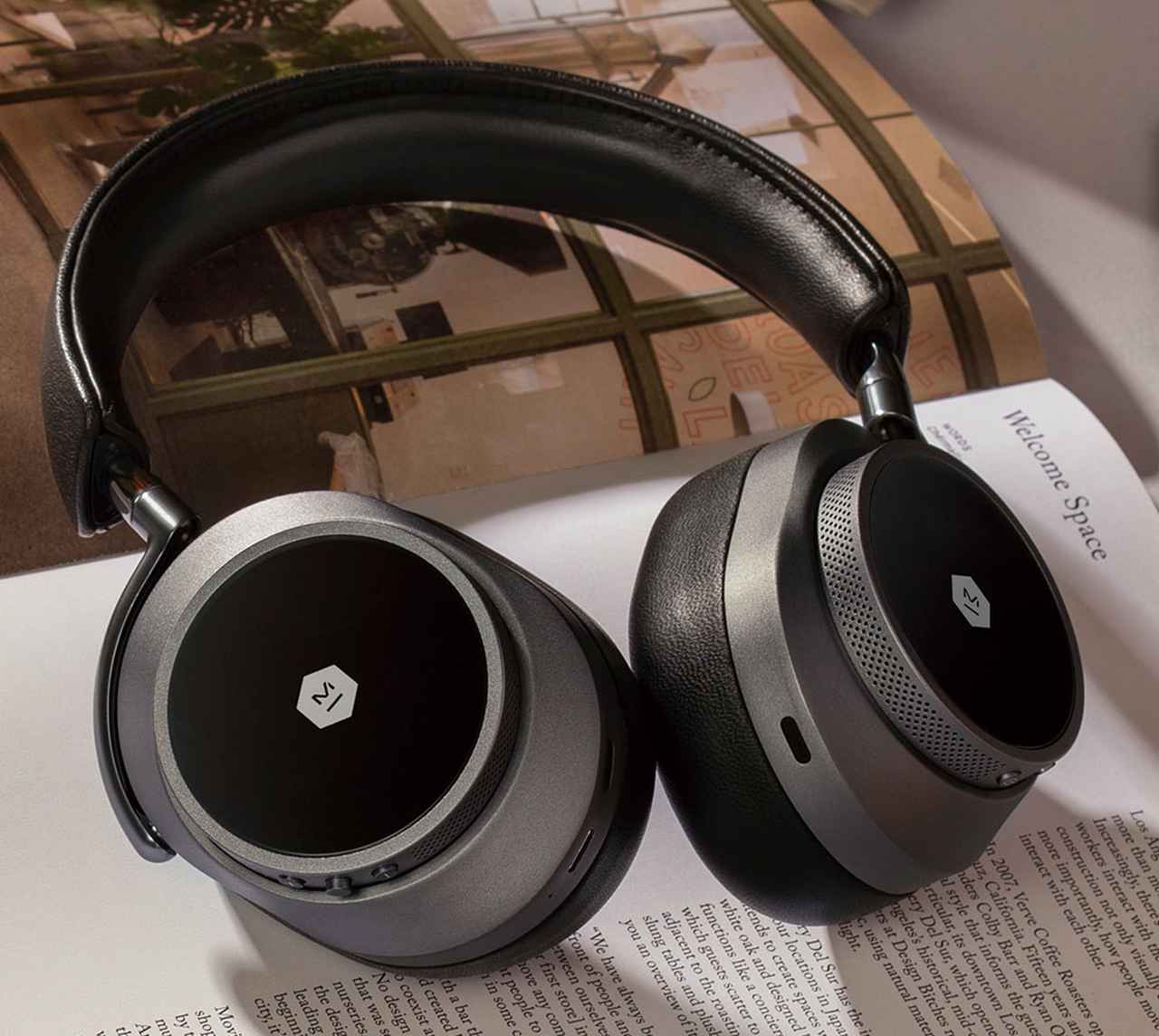 Master & Dynamicのワイヤレスヘッドホン「MW75」が￥89,650で発売中