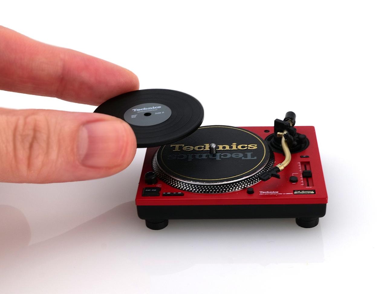 Technicsの名作ターンテーブルの50周年記念モデル「SL-1200M7L」が