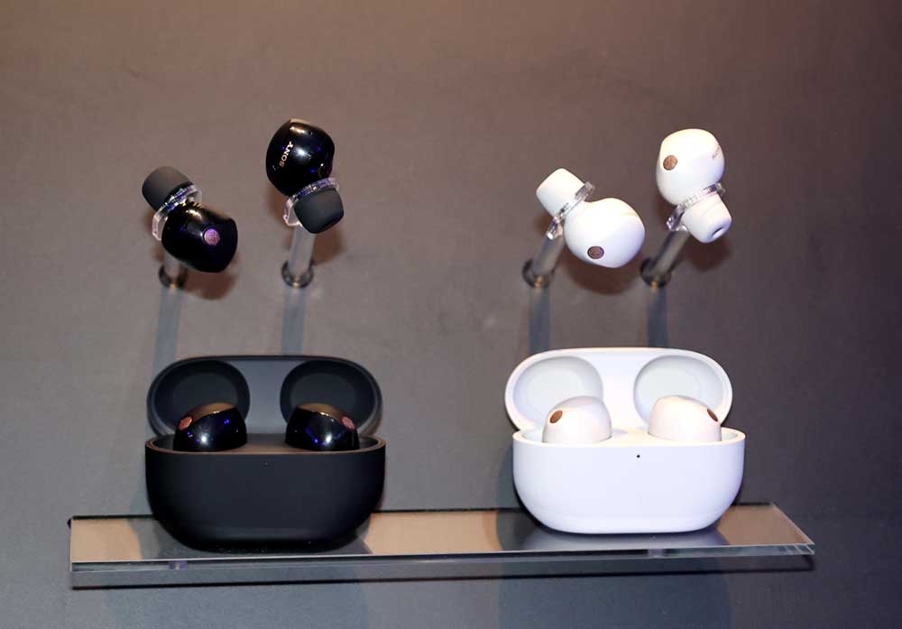 ジャズ・ピアニスト「山中千尋」、ソニーの完全ワイヤレスイヤホン「WF