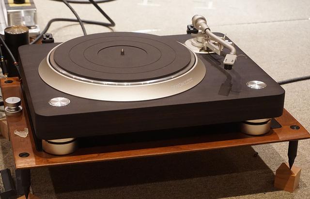 デノンが、プレミアムレコードプレーヤー「DP-3000NE」を発表。伝統の