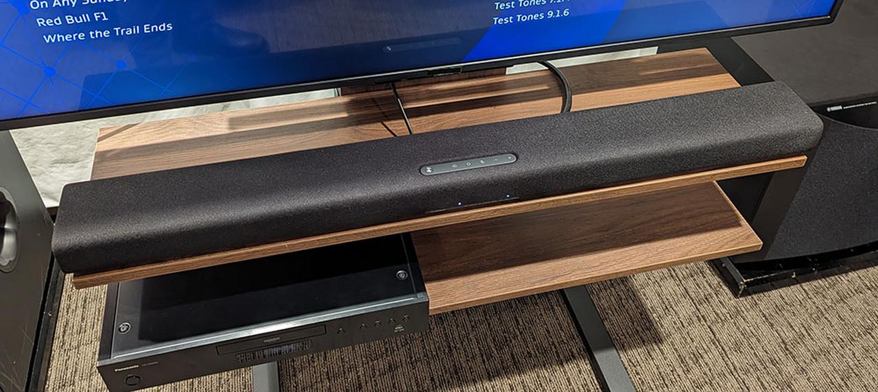 トップスピーカーを搭載し、高さ方向までリアルに再現。ヤマハの