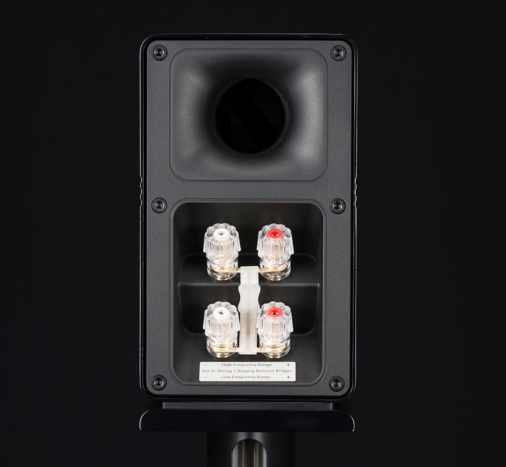 エラックの人気モデル300シリーズの新製品が登場。新開発JET6