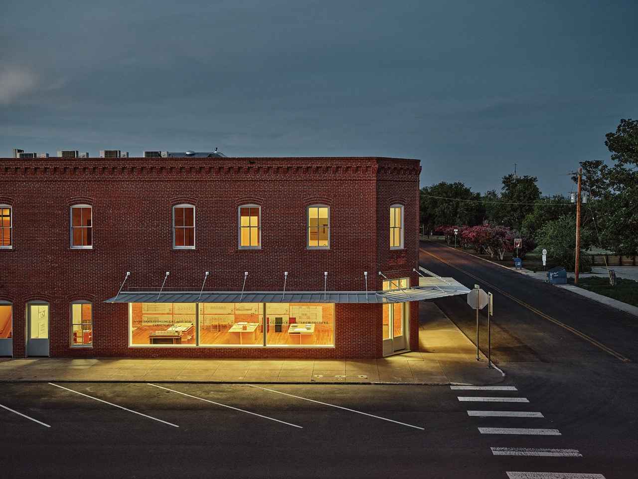 ドナルド・ジャッドの 伝説の建築事務所が再生！ アートの聖地マーファ