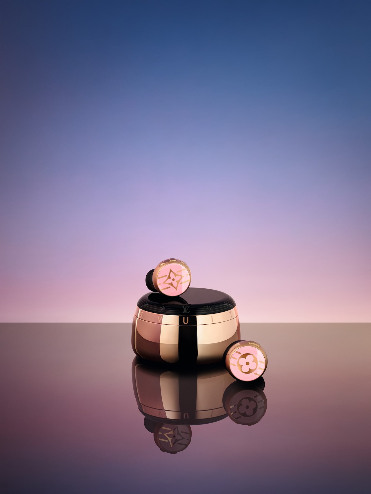 ルイ・ヴィトンの 新作ワイヤレスイヤホンで 美しい音と装いに