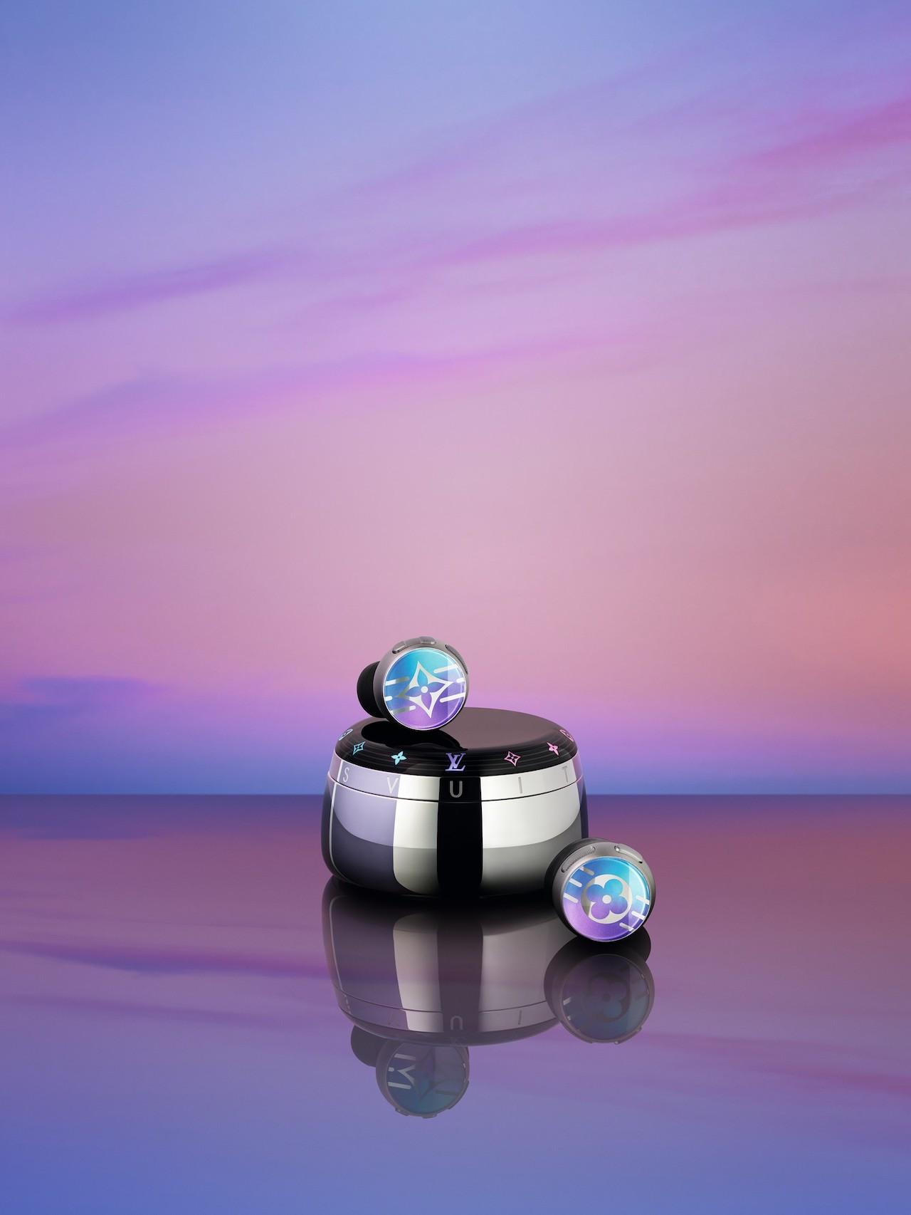 ルイ・ヴィトンの 新作ワイヤレスイヤホンで 美しい音と装いに