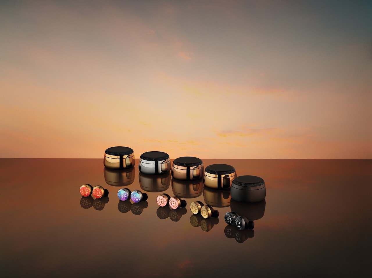 ルイ・ヴィトンの 新作ワイヤレスイヤホンで 美しい音と装いに