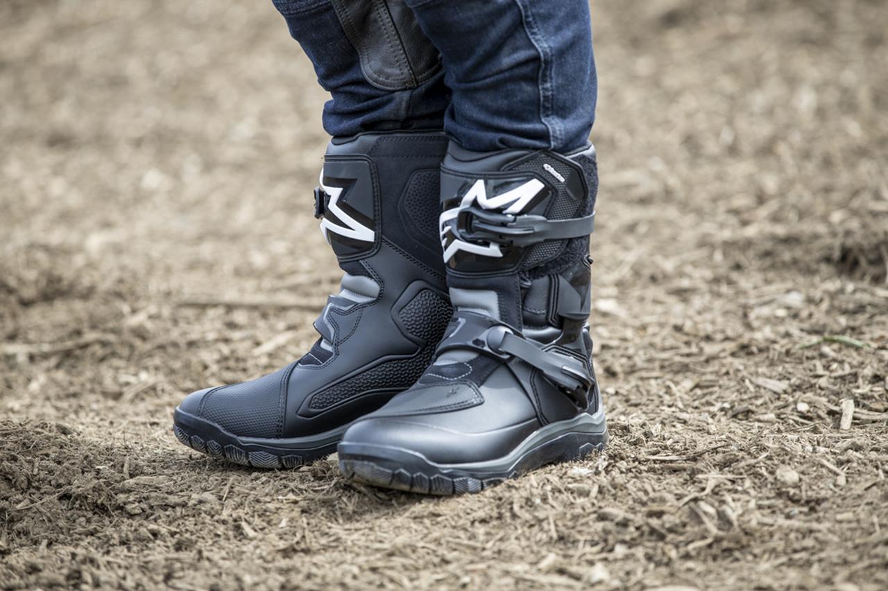 このくらいの丈がちょうどいい。オン／オフ両用のツーリングブーツ