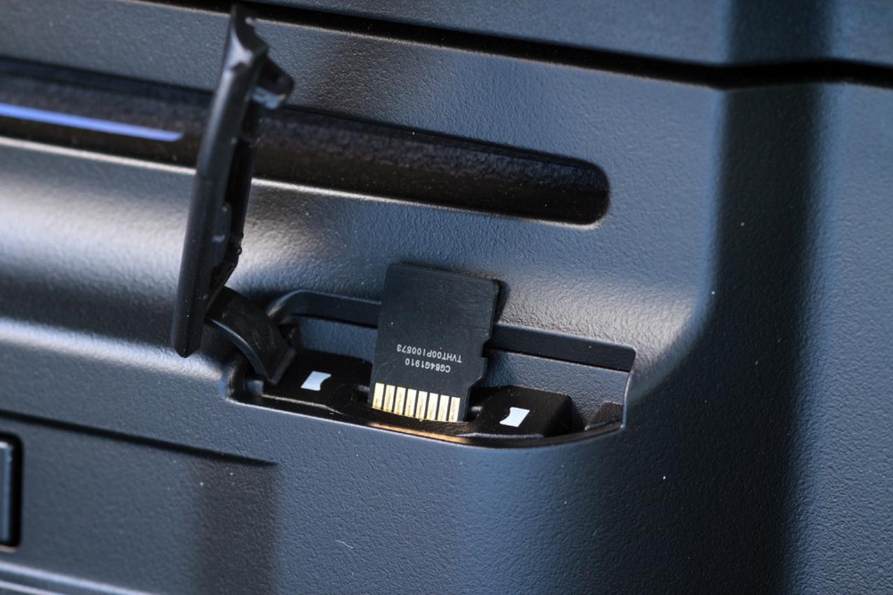 TOYOTA アルファード 純正カーオーディオレビュー。JBLプレミアム