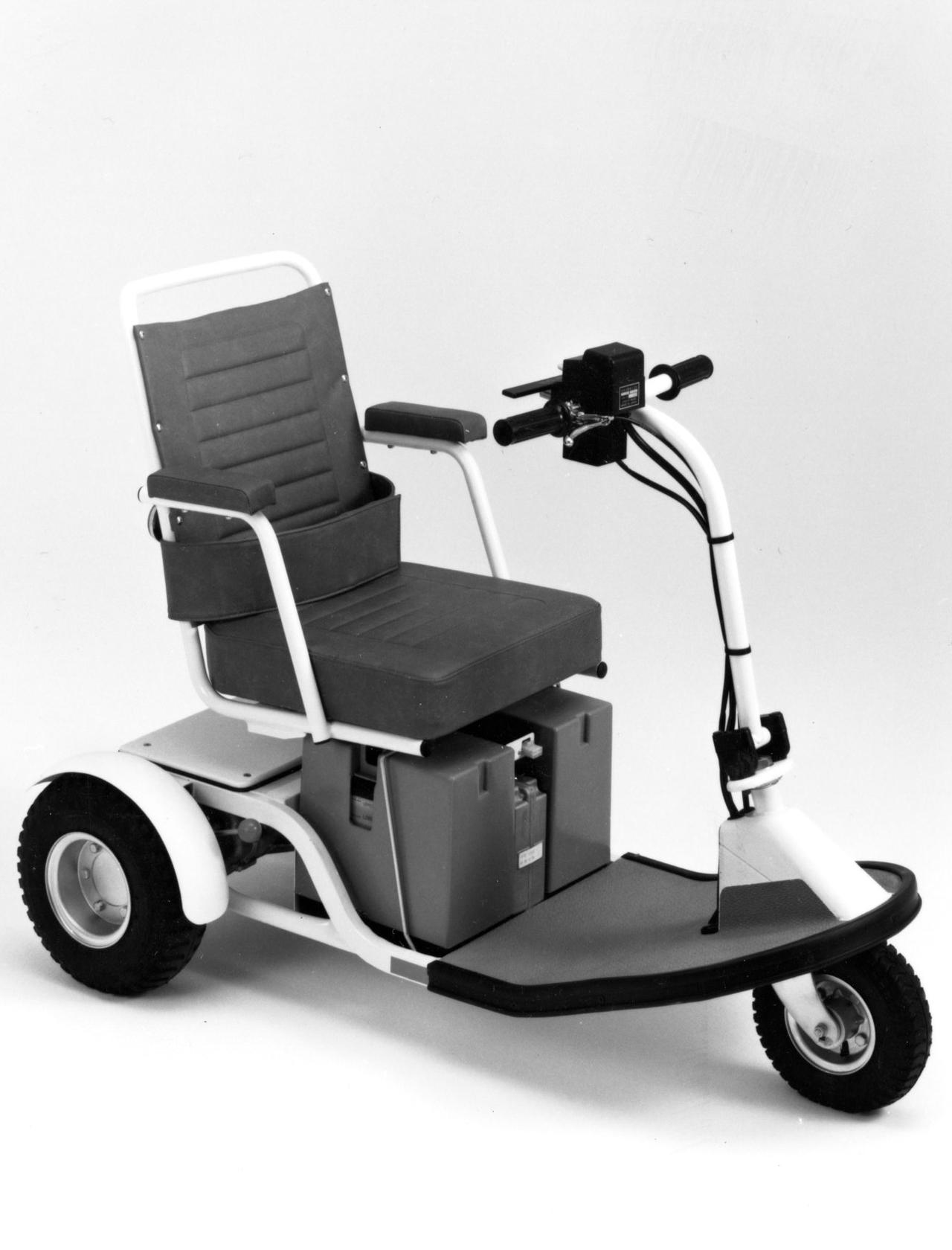 スズキは免許不要で乗れる「セニアカー」も作ってます！40年もの歴史が