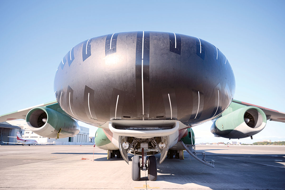 愛称はカモノハシ。世界に1機だけの電子戦機「EC-1」を航空自衛隊から