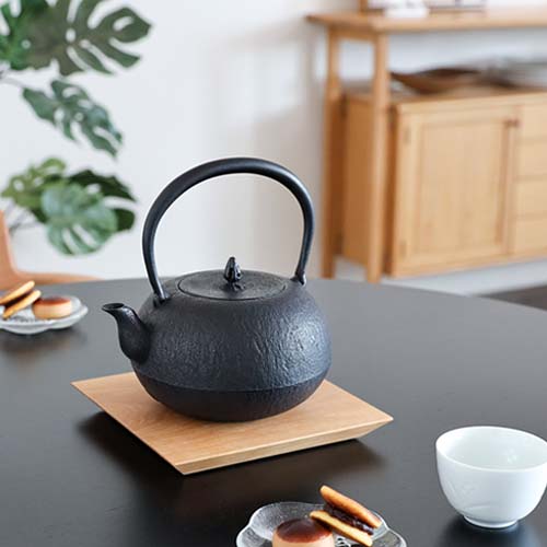 南部鉄器 薫山工房 Nambutetsubin 南部鉄瓶 布団型 伝統工芸品 金属製