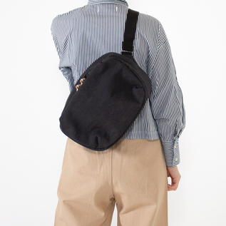 FUKUI SIWAナイロンボディバッグ L／NIZYU KANO（ニジュウカノウ