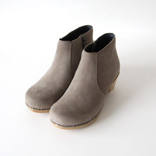 MARIA Taupe Milled Nubuck／dansko（ダンスコ）｜愛着を持ってずっと