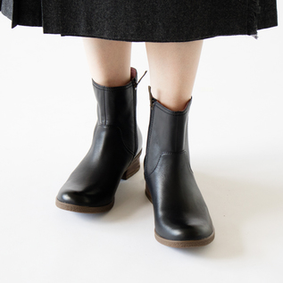 ショートブーツ BETHANIE BLACK／dansko（ダンスコ）｜愛着を持って