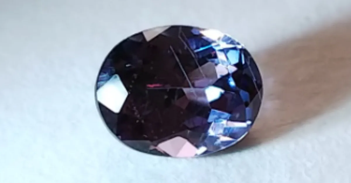 青いガーネットは幻？ベキリーブルーガーネットとは？ | カラッツ Gem