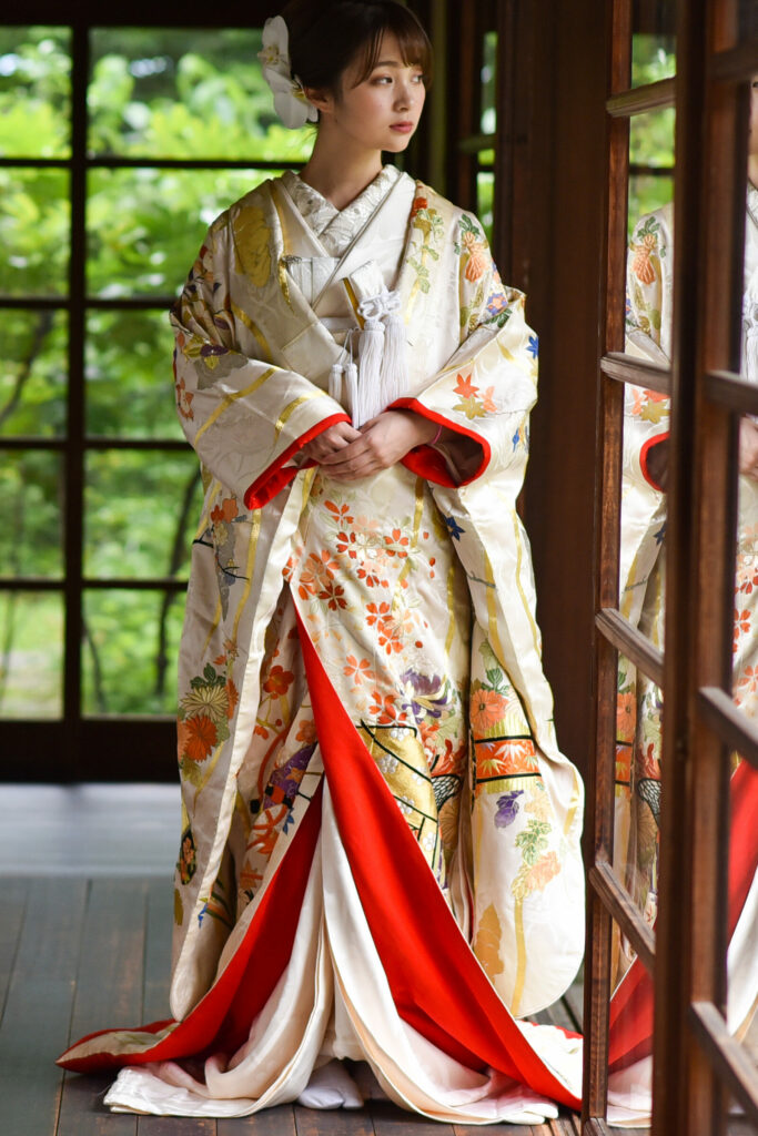 着物のプロが監修】打掛の歴史と変遷｜婚礼衣装として今に残る魅力