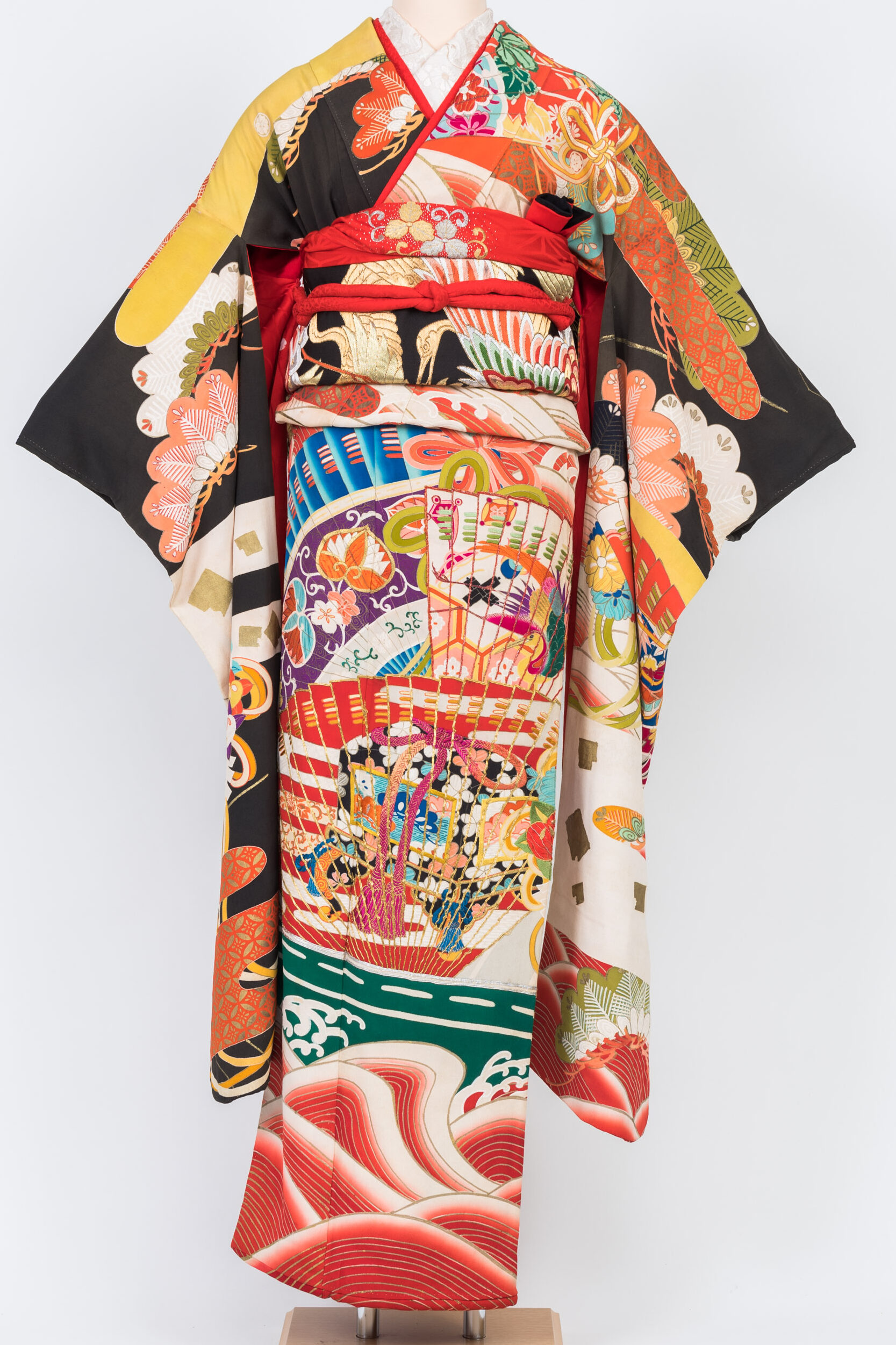 和装のプロが監修】着物における金駒刺繍の基本的なやり方と応用例