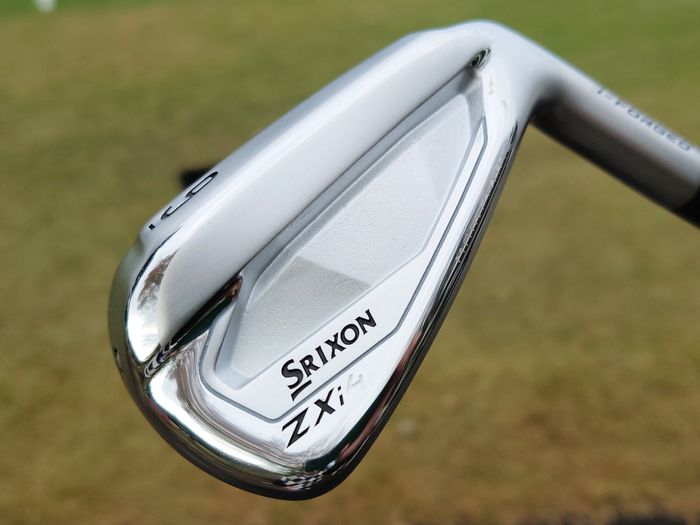 スリクソン ZXi4 アイアン』は難しく見えるけど、歴代でもトップクラス
