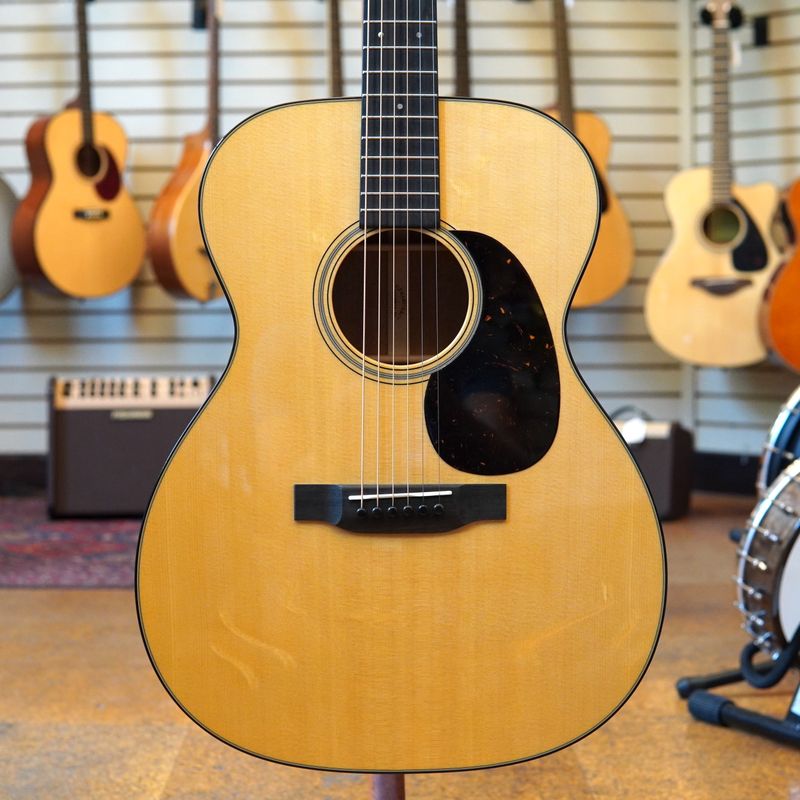 Martin 000-18 Standard Series Sitka Spruce/Mahogany Acoustic