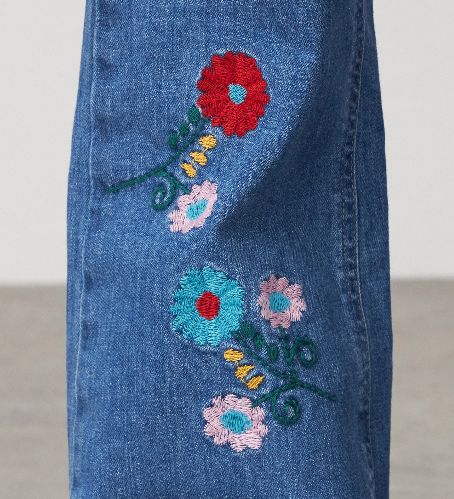 試着対象】SOMETHING LISA フレアデニムパンツ【フラワー刺繍