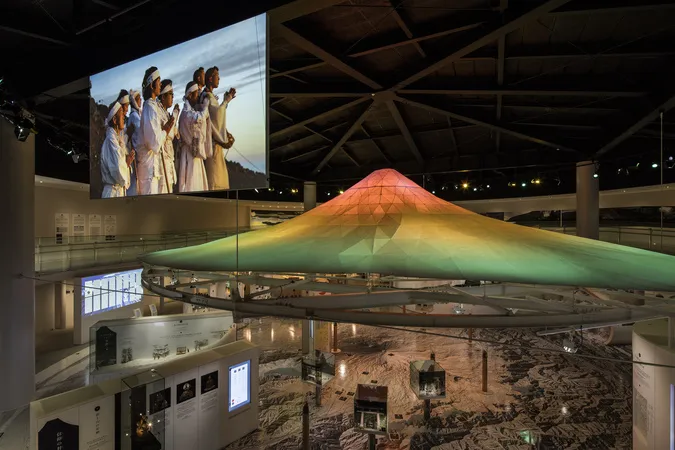 画家・山口晃さん絵画【冨士北麓参詣曼荼羅】』 山梨県立富士山世界