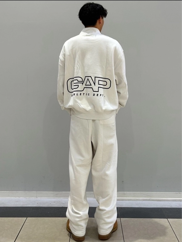 男性でも白セットアップ】Gapロゴハーフジッププルオーバーの
