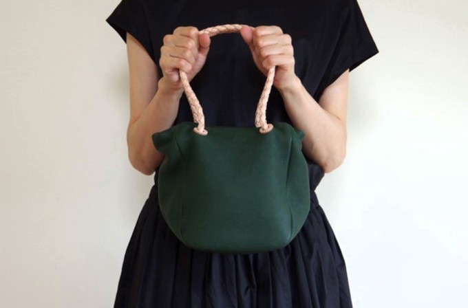 日常に優しく寄り添う、「ヌイトメル」のレザーバッグ | Sheage