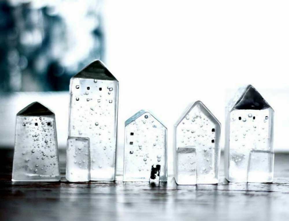 お部屋に冬の物語が広がる。美しいガラスのオブジェ「Mellow Glass