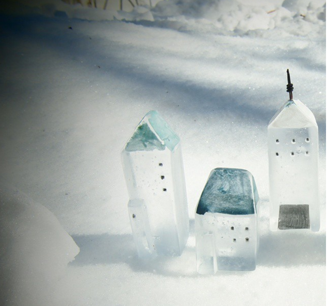 お部屋に冬の物語が広がる。美しいガラスのオブジェ「Mellow Glass