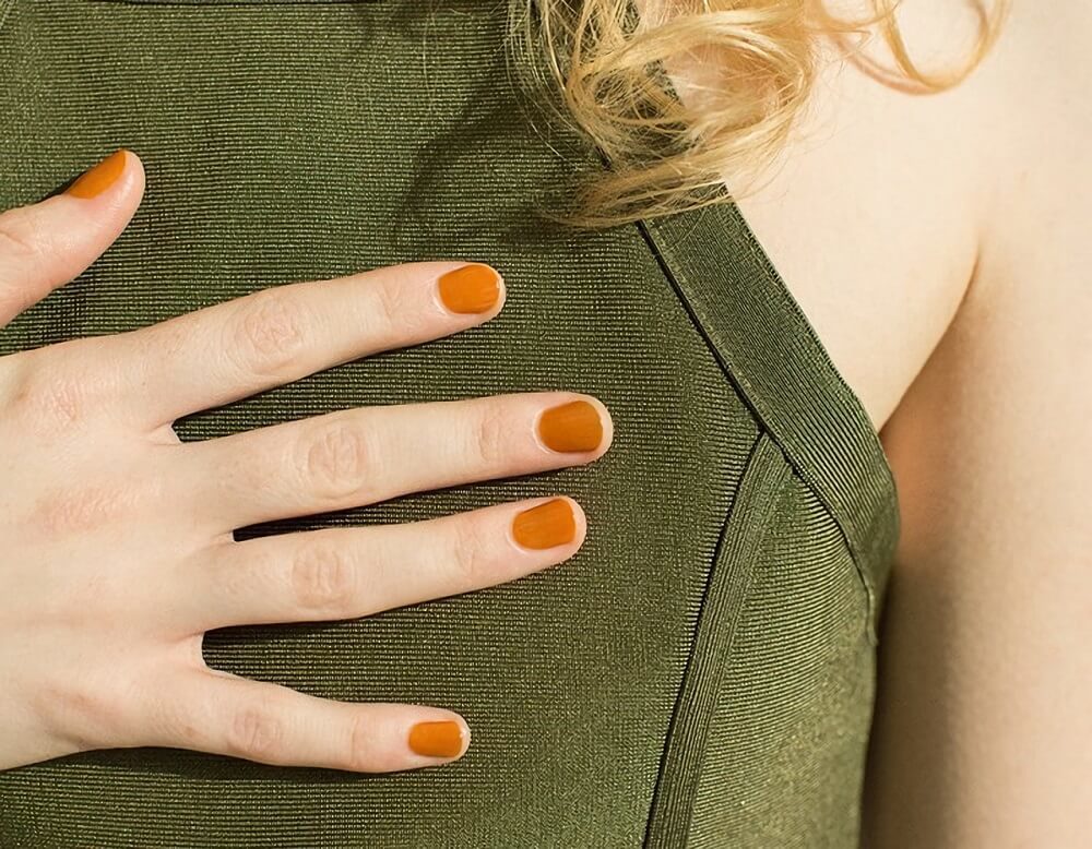 絶妙な色合いにときめく。「rihka」のネイルポリッシュで作る大人の夏