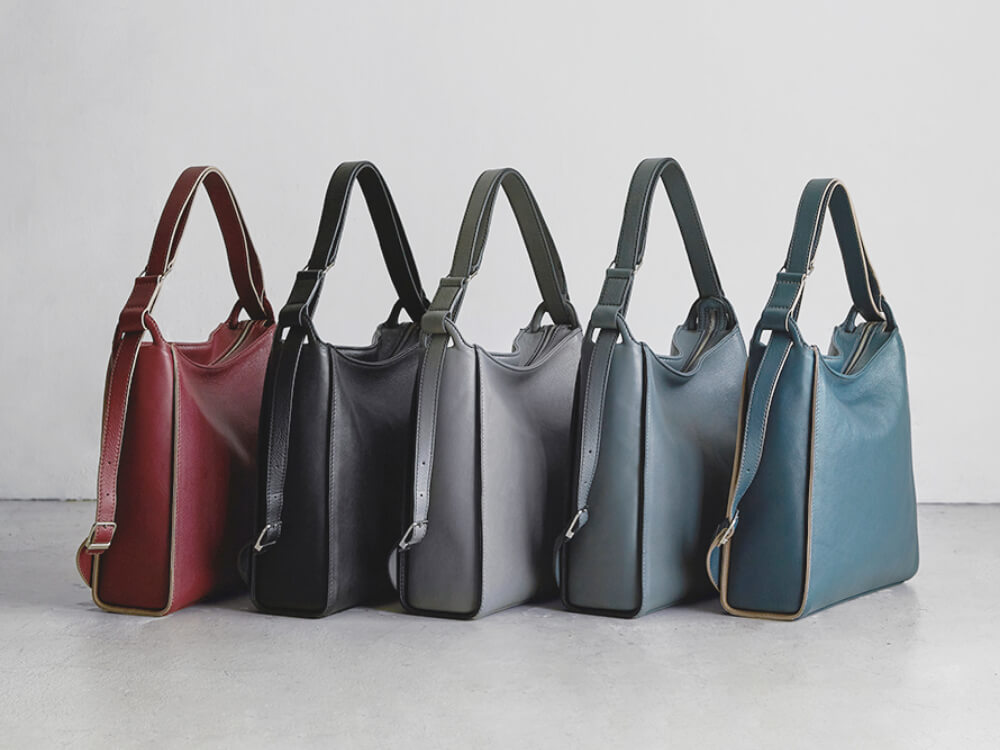 新年に欲しい優れたデザイン性と収納力。通勤カジュアルに欠かせないA4