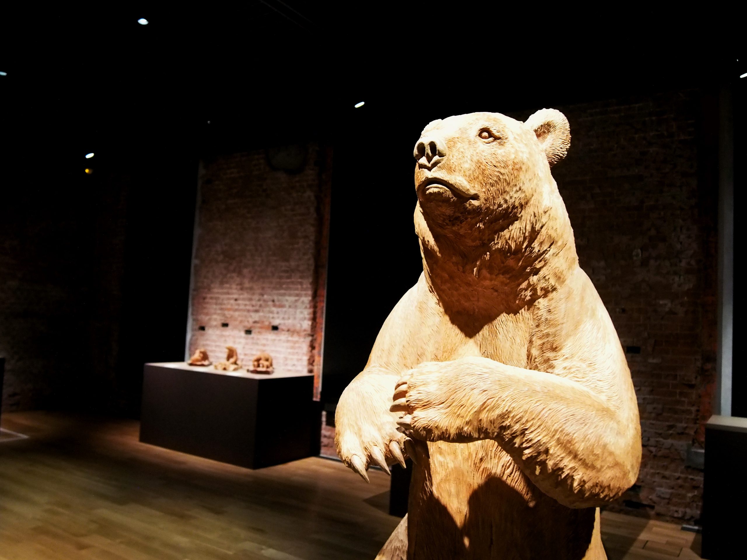 世界に知ってほしいアイヌ民族の作家！リアルすぎる熊や狼の彫刻展