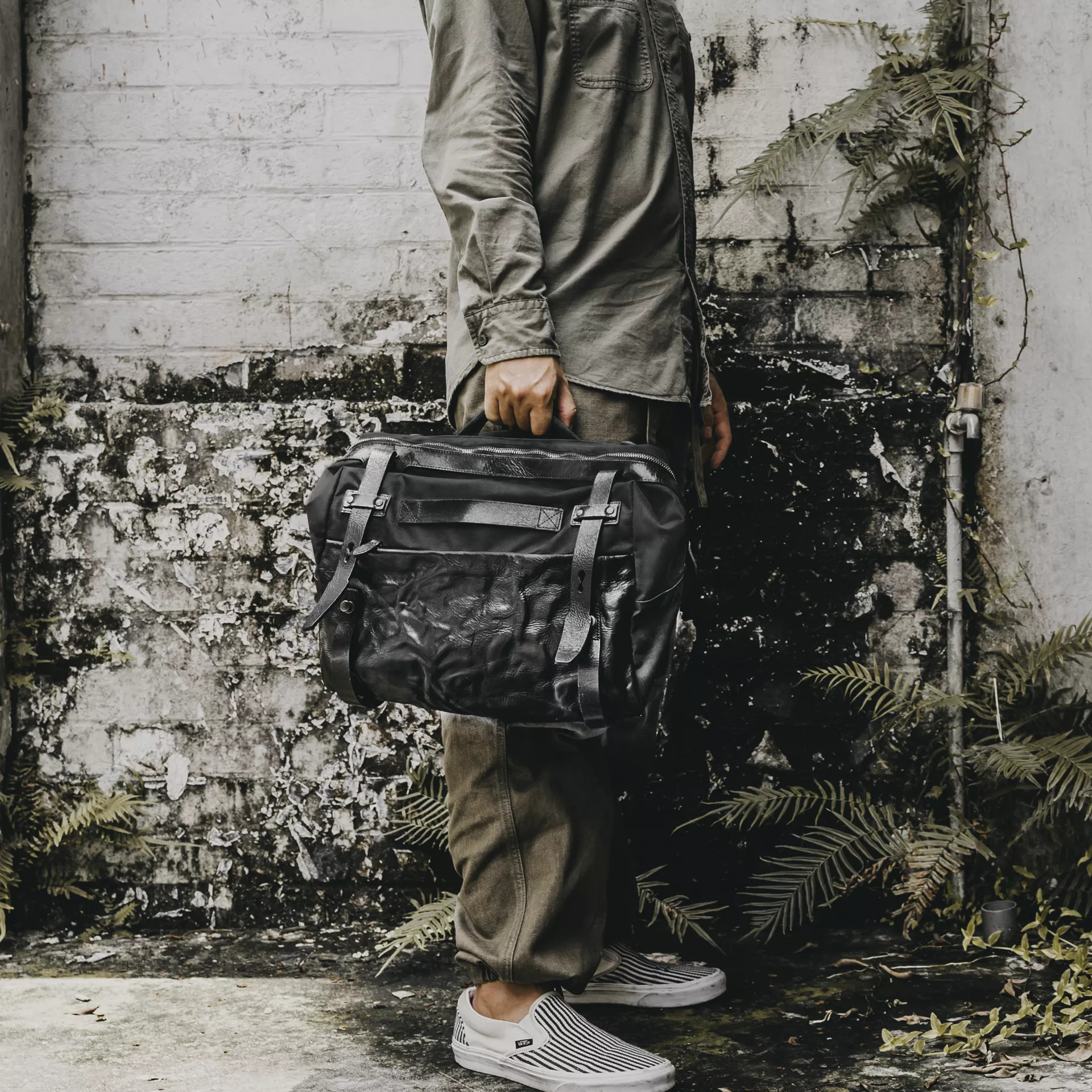 LIGHTNING RIDER ライトニングライダー」スリングバッグ 12L - カメラ