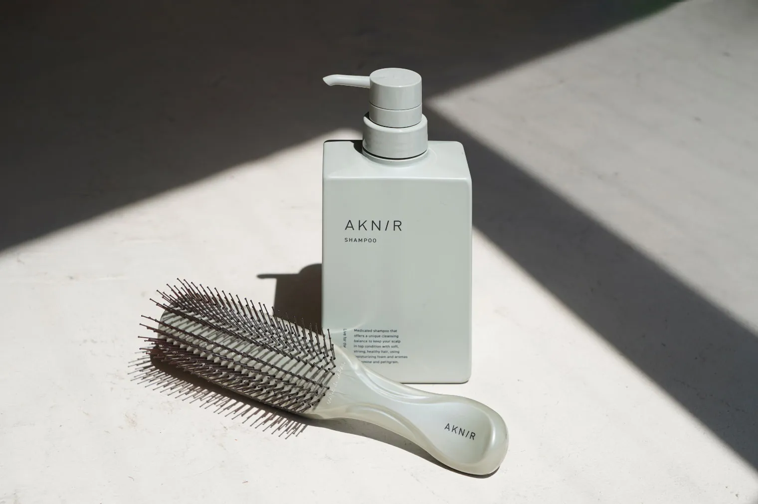 シャンプーブラシ｜AKNIR（アクニー） 公式オンラインサイト