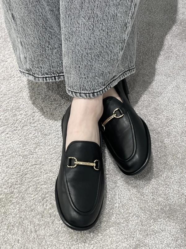 CARSON レザー ローファーのスタイリング | スナップ詳細