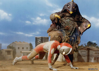 8月6日 セブンが帰ってきたウルトラマンにウルトラブレスレットを