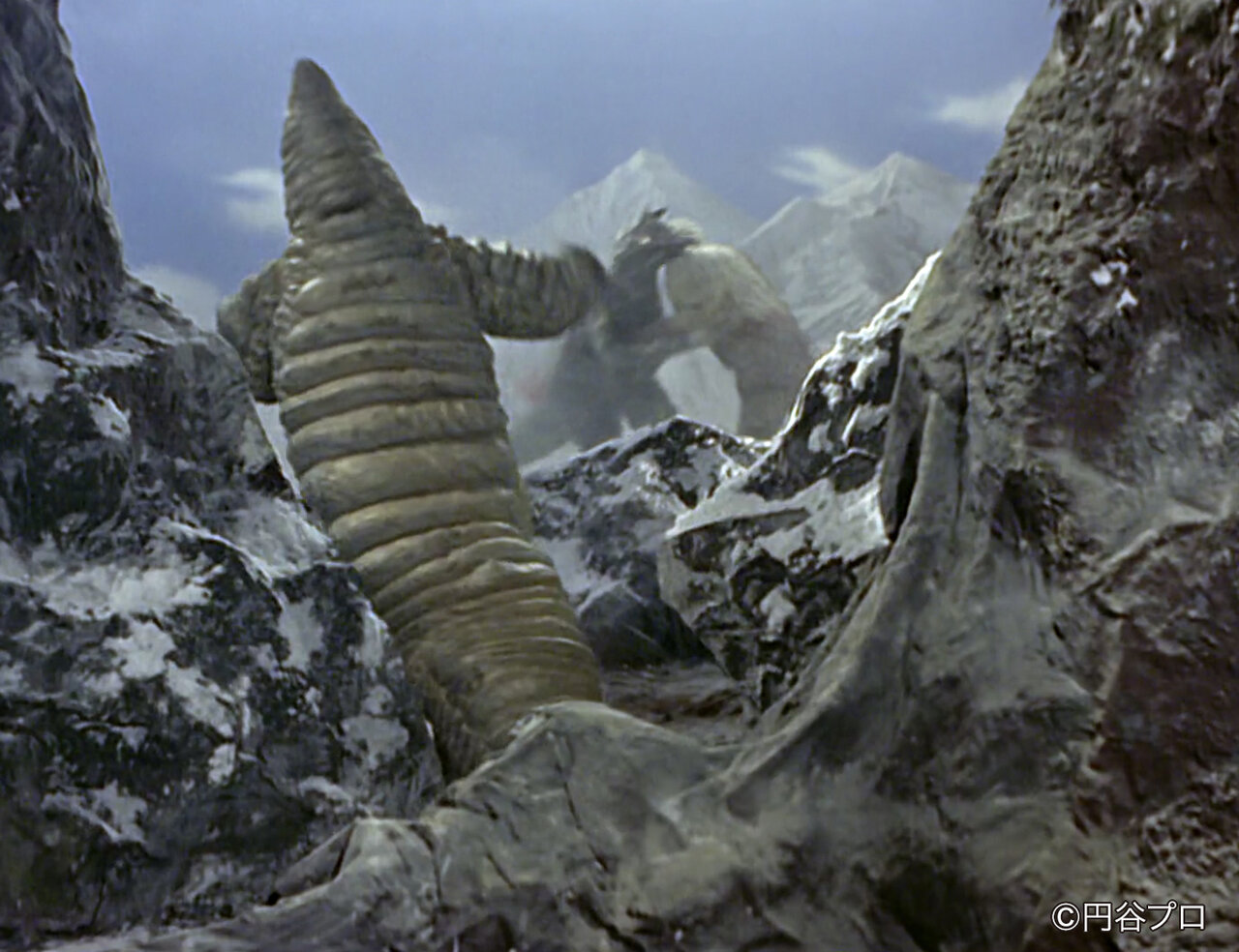 1月1日 ウルトラマン 水爆を飲み込んだレッドキングが大暴れ