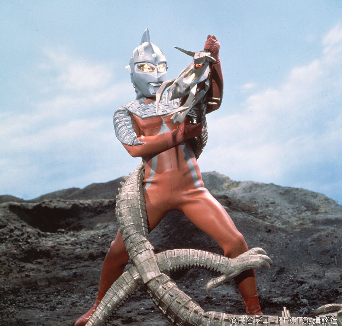 12月10日 ウルトラセブン 宇宙竜 ナース出現！ 宇宙人がカメラを使って