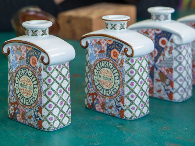 大切な女性への贈り物に最適！ゲラン香水『ミツコ 有田焼スペシャル